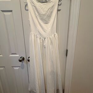 Elegant White Sleeveless Dress